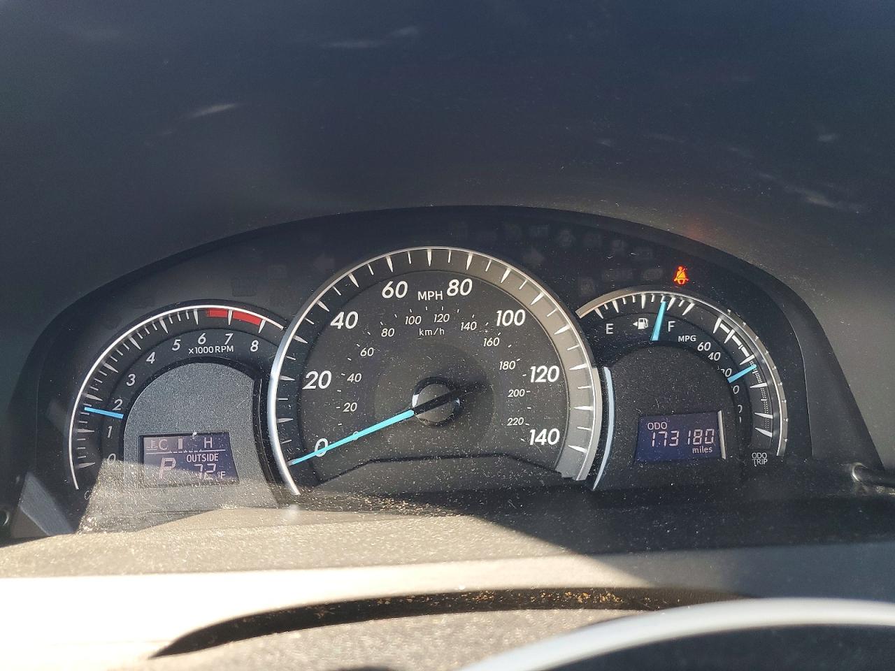 2013 TOYOTA CAMRY XLE photo 25