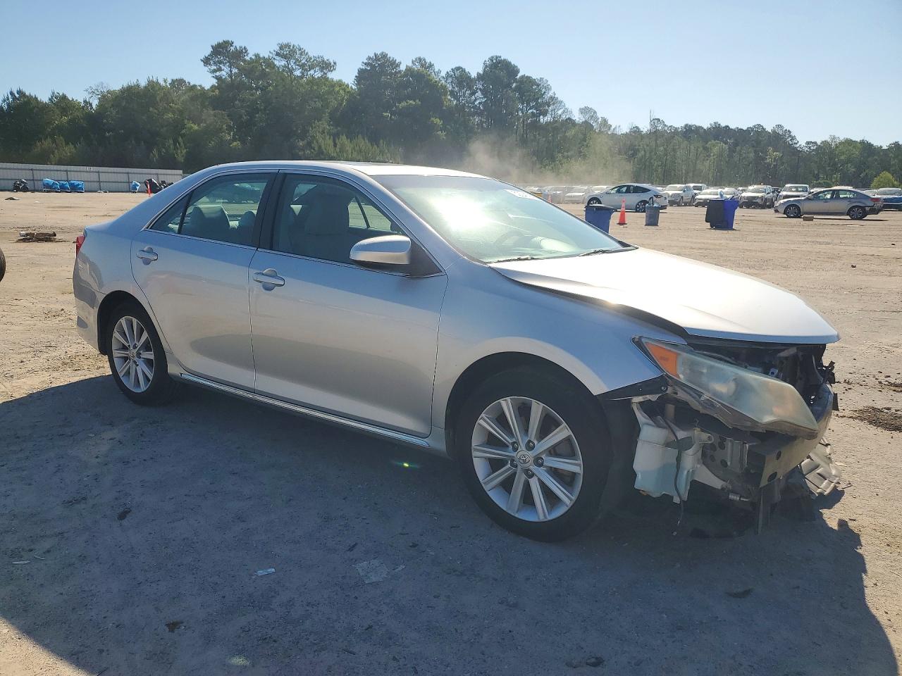2013 TOYOTA CAMRY XLE photo 10