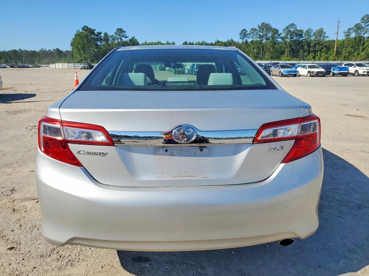 2013 TOYOTA CAMRY XLE photo 16
