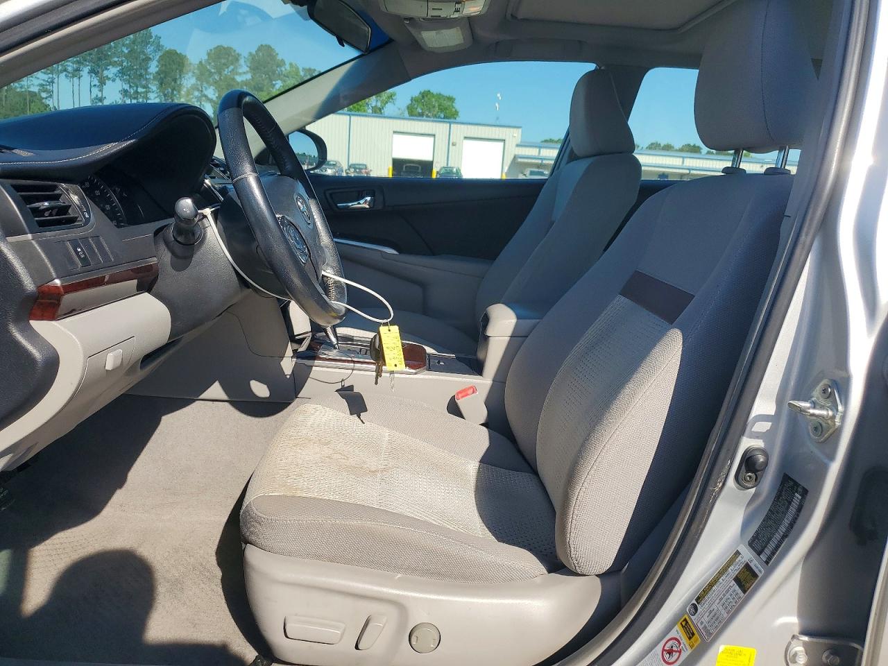 2013 TOYOTA CAMRY XLE photo 19