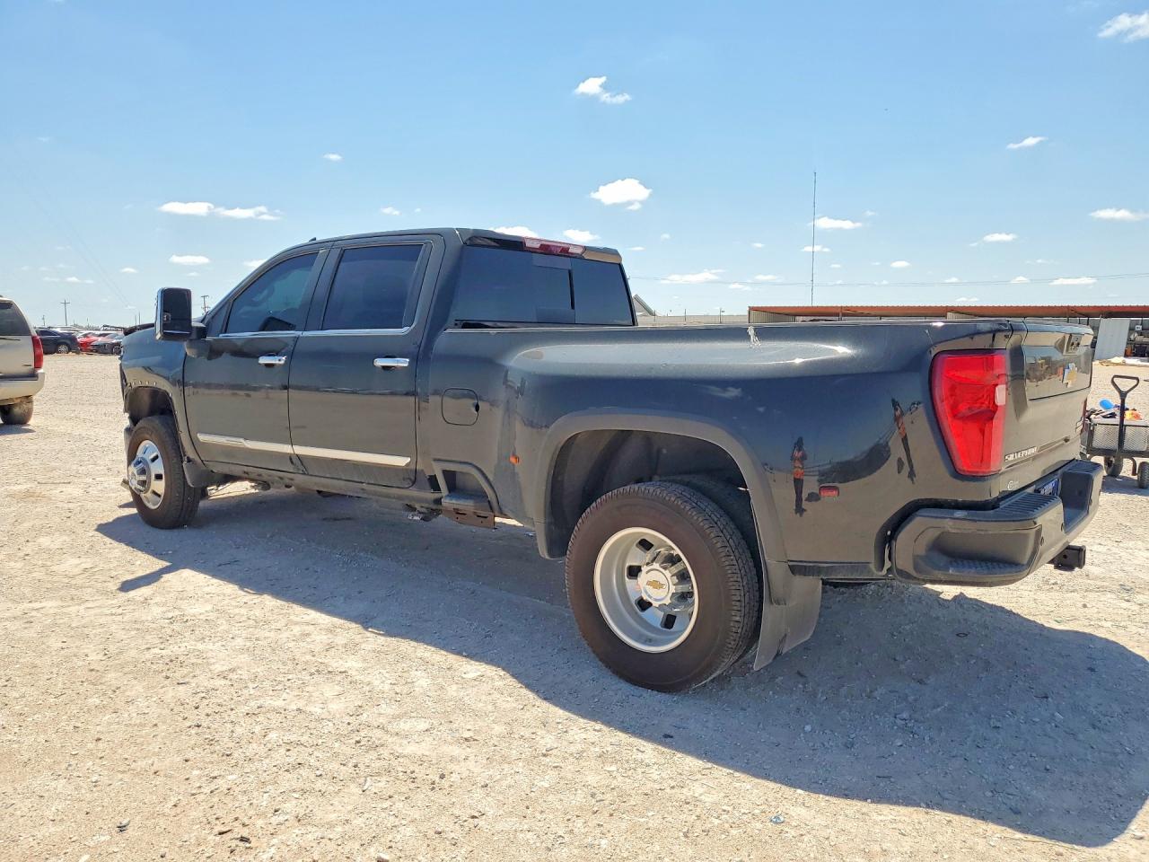 2025 CHEVROLET SILVERADO K3500 HIGH COUNTRY photo 4