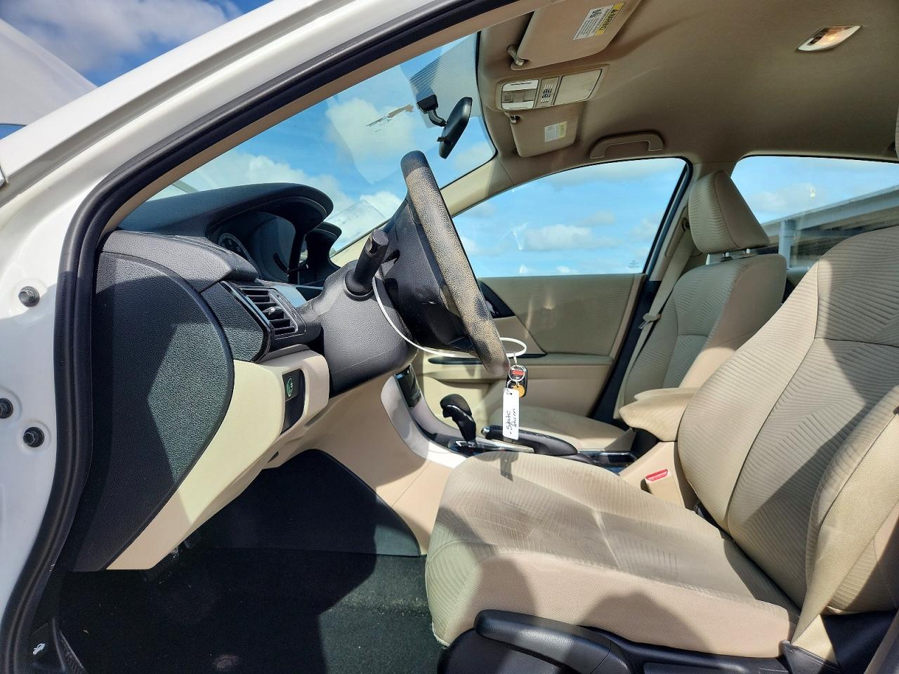 2016 HONDA ACCORD LX photo 13