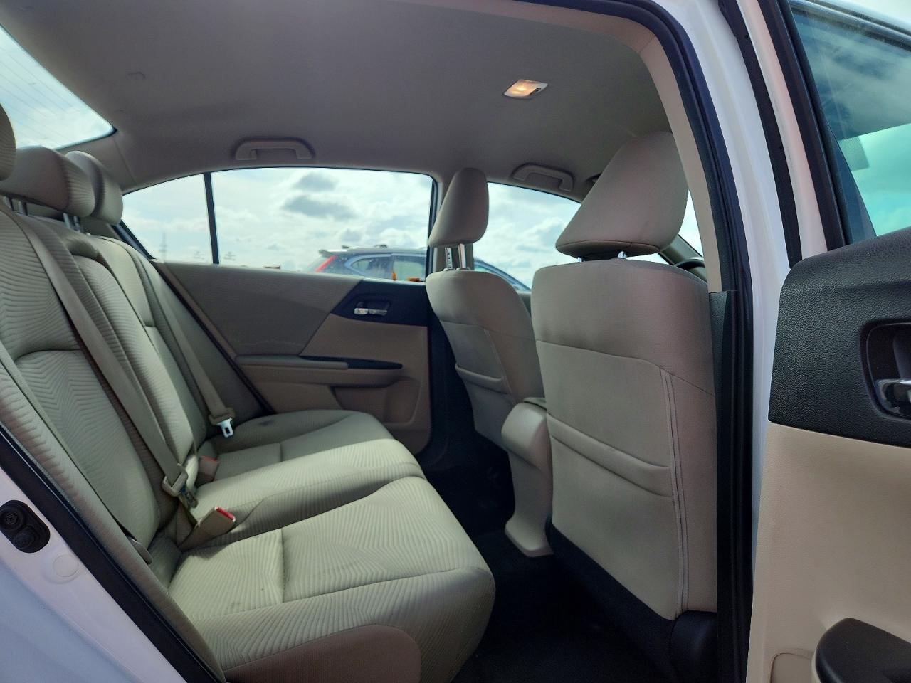 2016 HONDA ACCORD LX photo 19