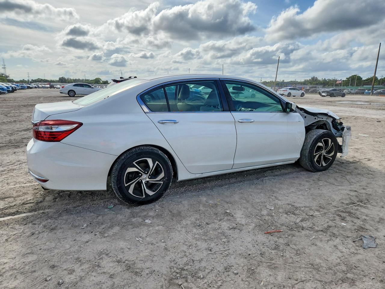 2016 HONDA ACCORD LX photo 5