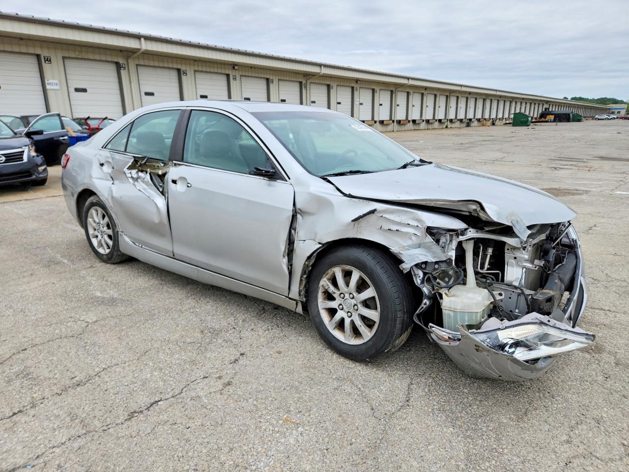 2011 TOYOTA CAMRY XLE photo 7