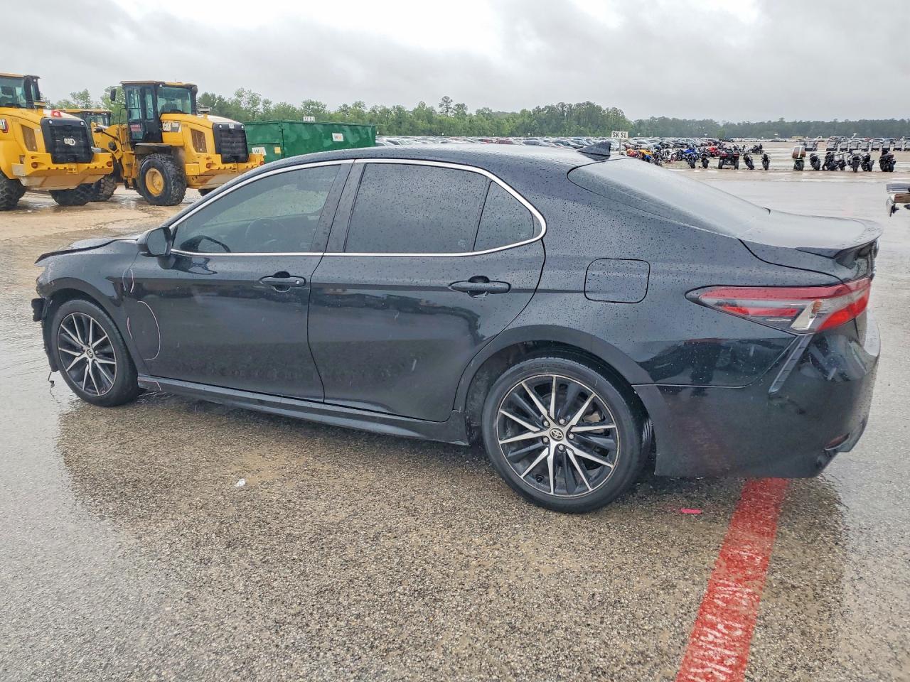 2021 TOYOTA CAMRY SE photo 3