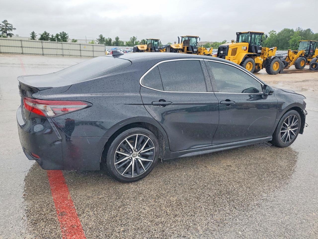 2021 TOYOTA CAMRY SE photo 5