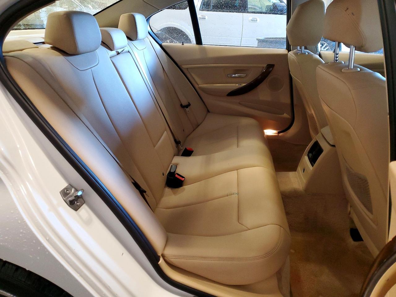 2014 BMW 320 I XDRIVE photo 28
