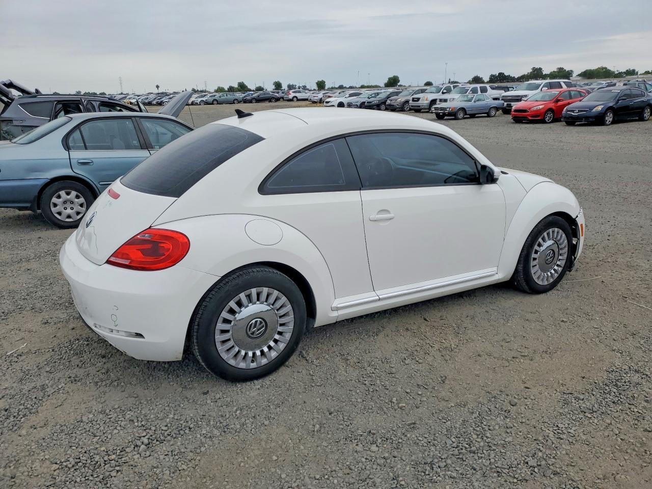 2014 VOLKSWAGEN BEETLE photo 5