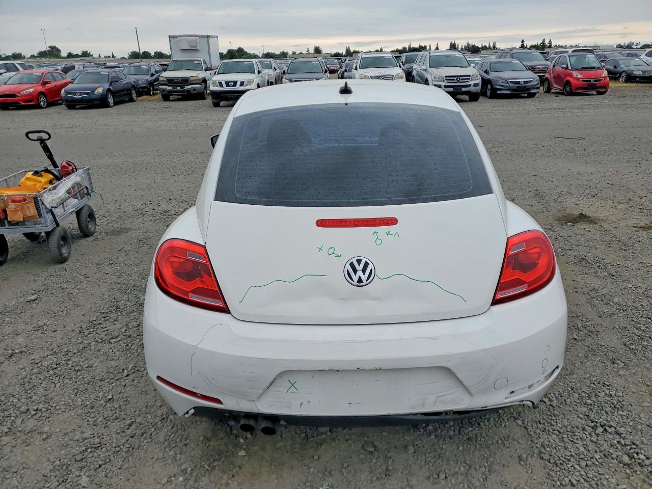 2014 VOLKSWAGEN BEETLE photo 11