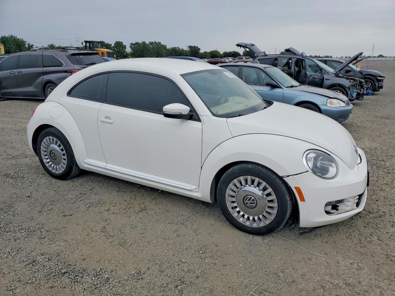 2014 VOLKSWAGEN BEETLE photo 7