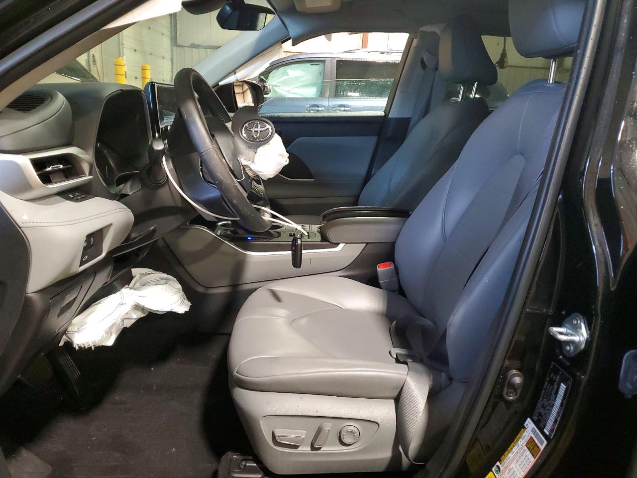 2024 TOYOTA HIGHLANDER XLE photo 19