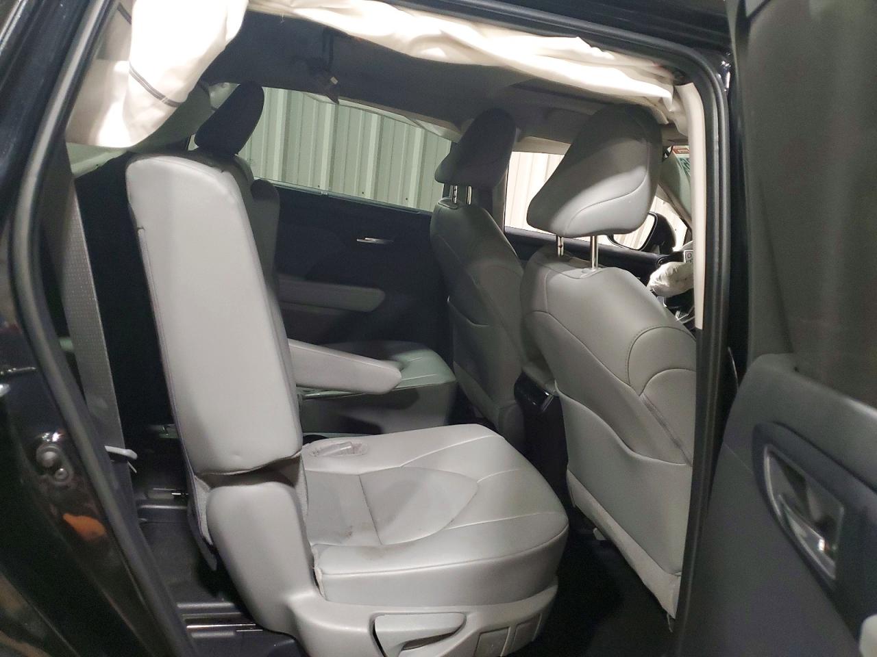 2024 TOYOTA HIGHLANDER XLE photo 31