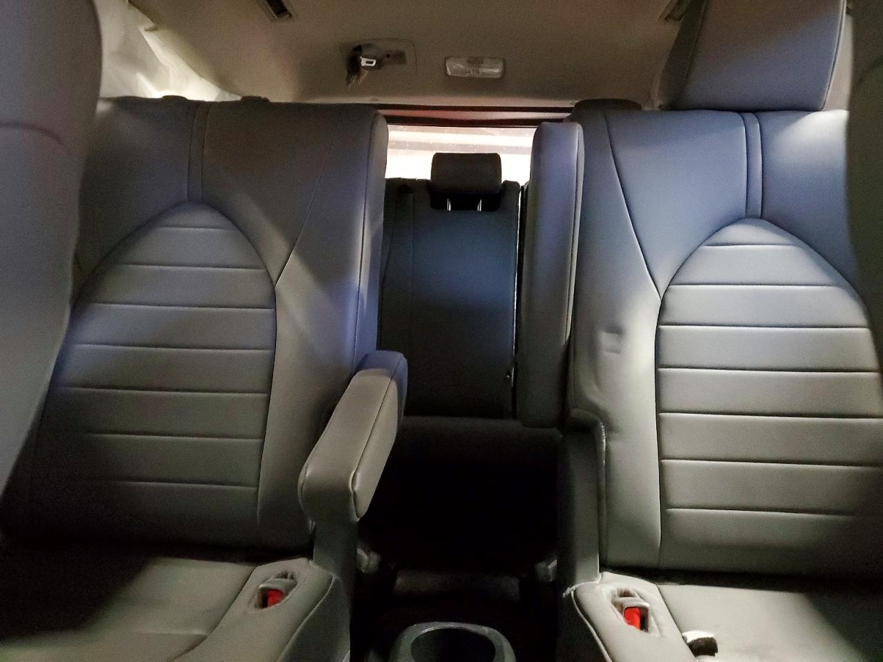 2024 TOYOTA HIGHLANDER XLE photo 28