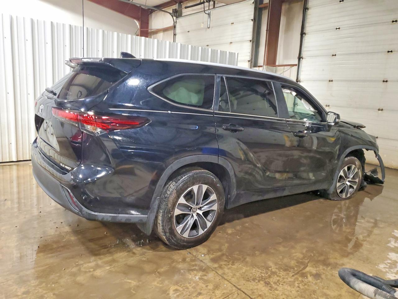 2024 TOYOTA HIGHLANDER XLE photo 7
