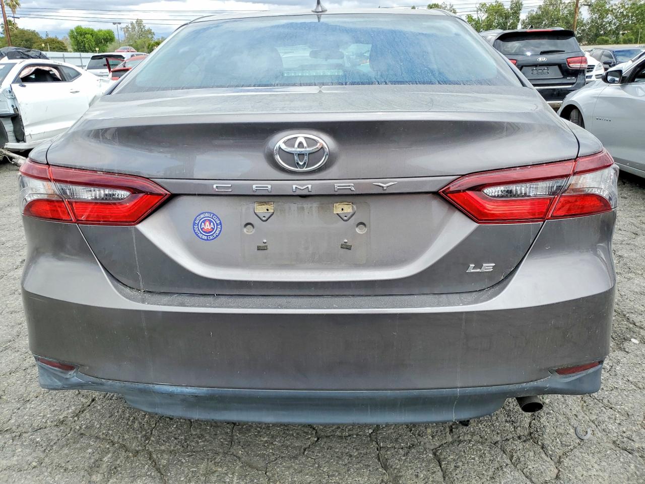 2021 TOYOTA CAMRY LE photo 16
