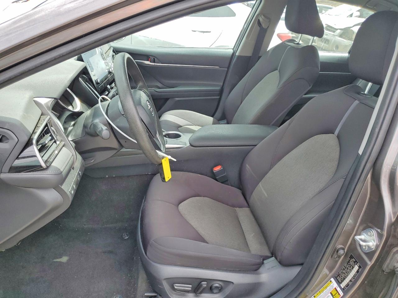 2021 TOYOTA CAMRY LE photo 19