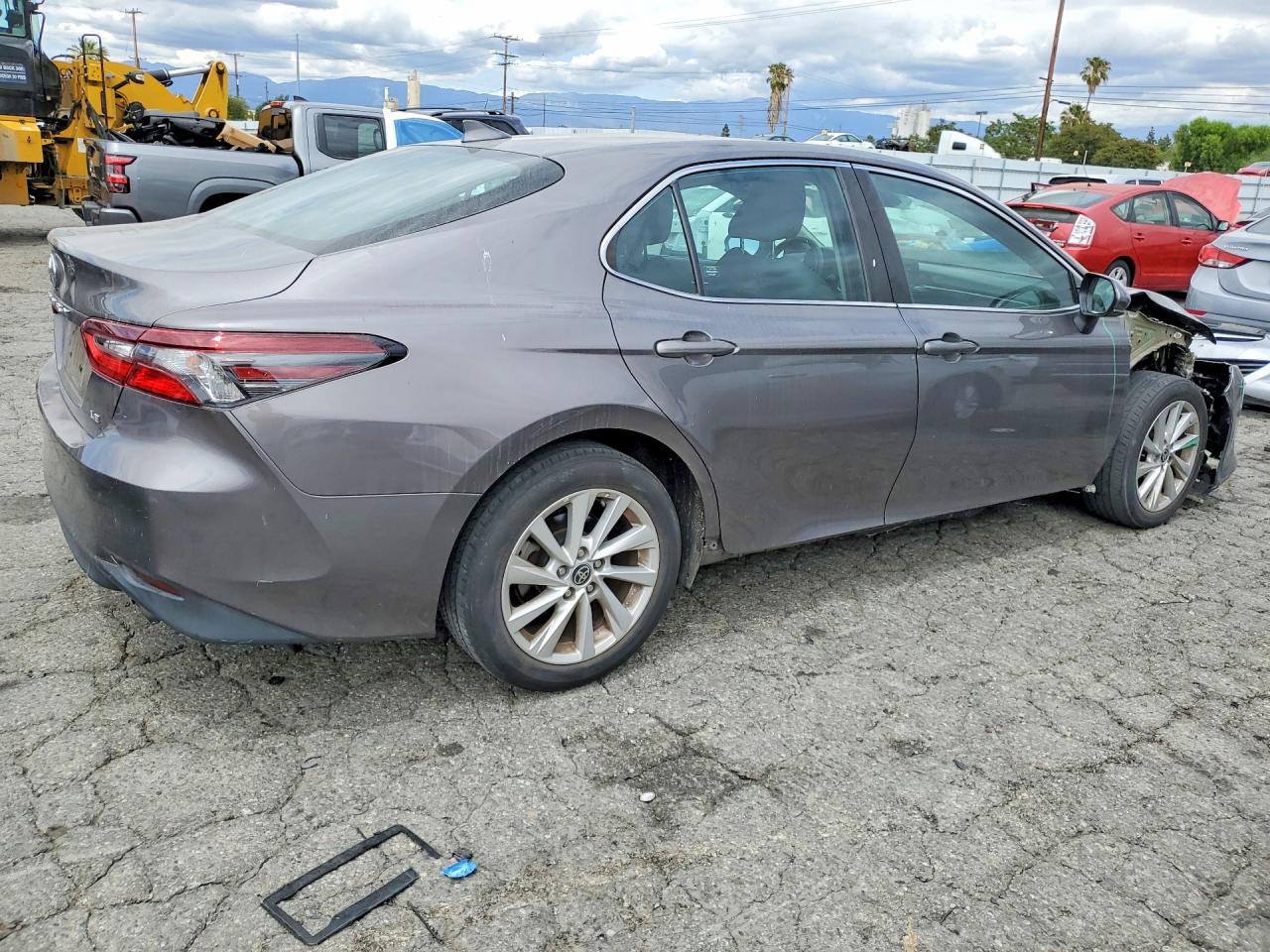 2021 TOYOTA CAMRY LE photo 7
