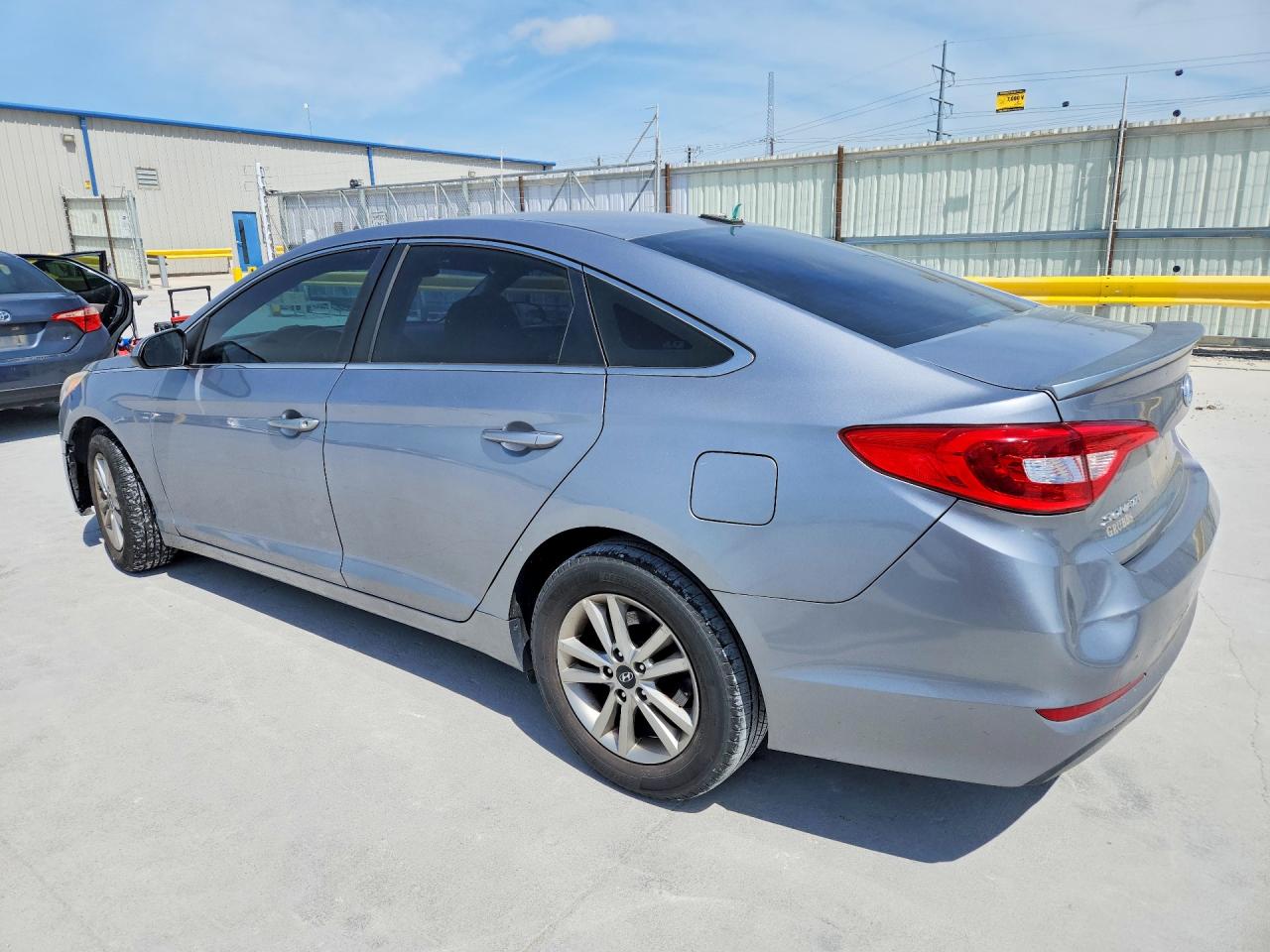 2016 HYUNDAI SONATA SE photo 2