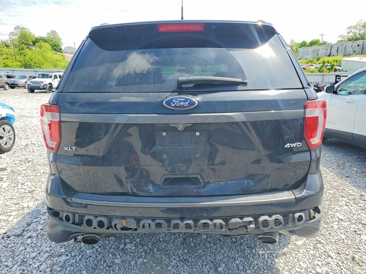 2018 FORD EXPLORER XLT photo 16