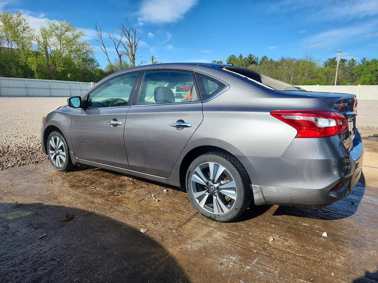 2019 NISSAN SENTRA SV photo 4