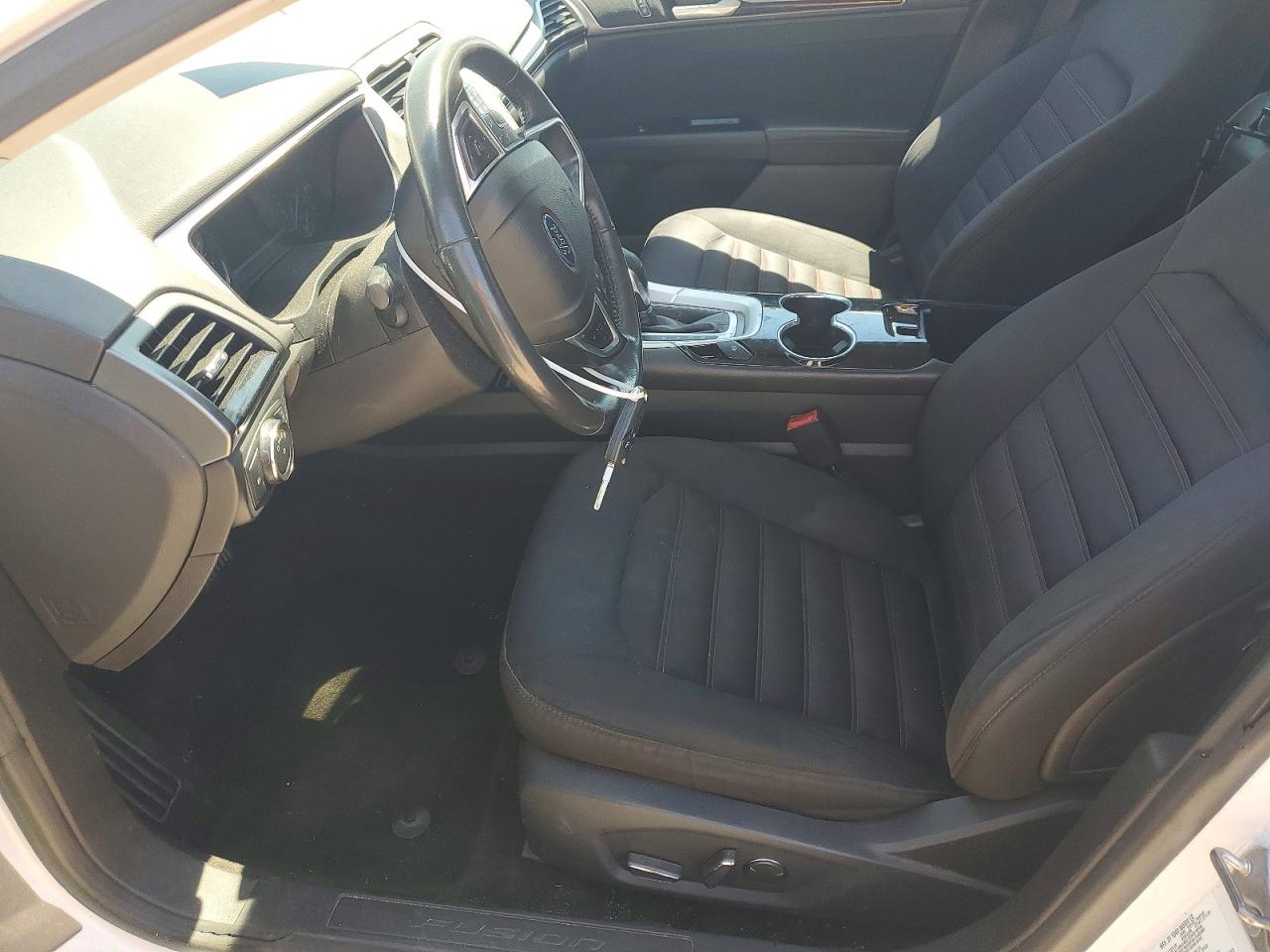 2015 FORD FUSION SE photo 19