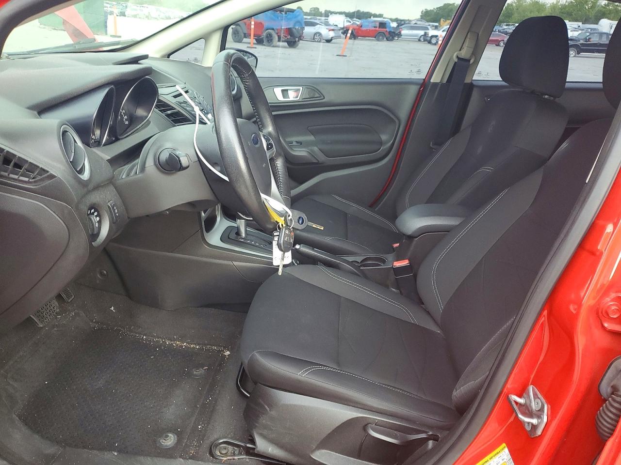 2015 FORD FIESTA SE photo 13
