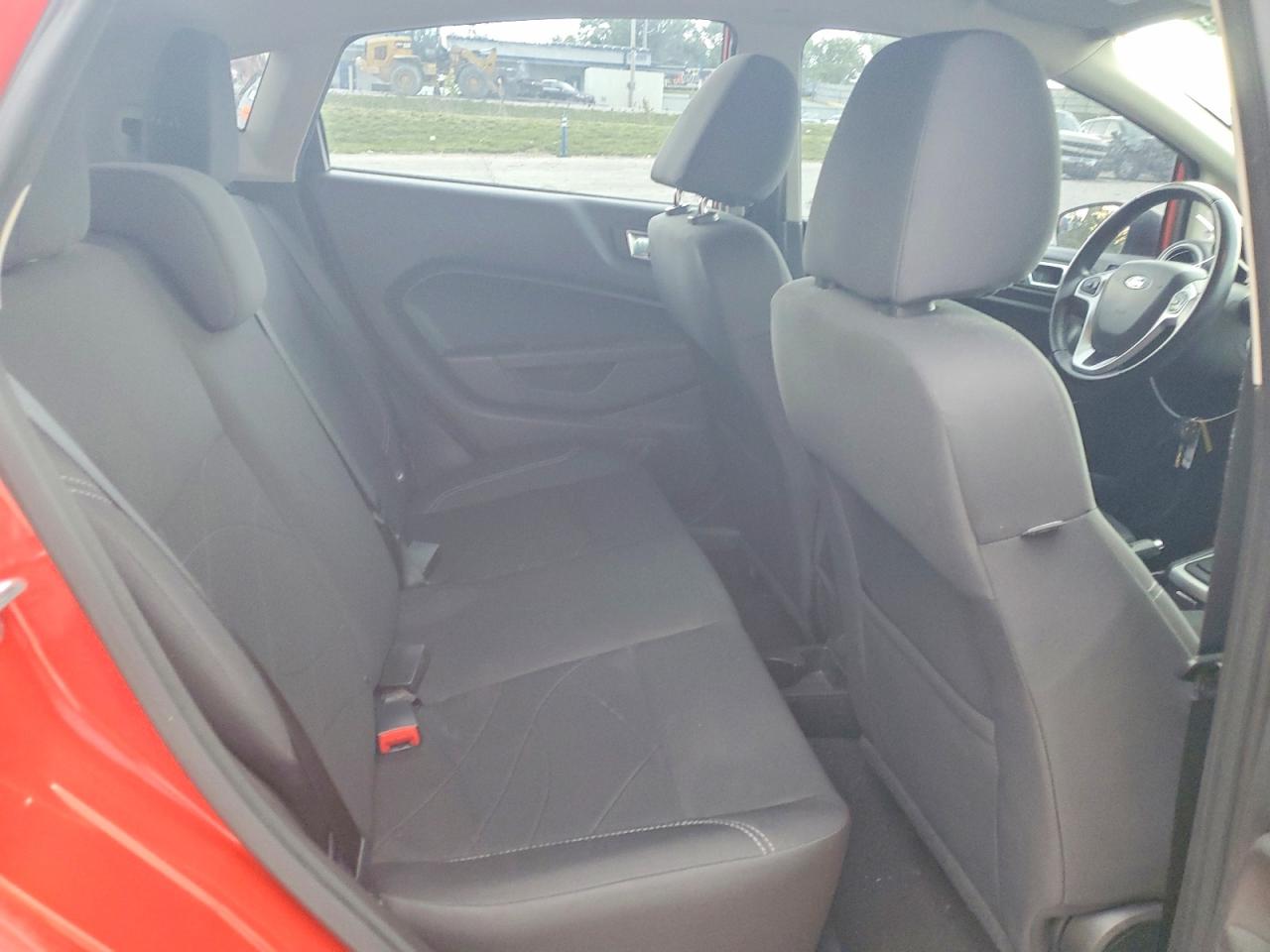 2015 FORD FIESTA SE photo 19