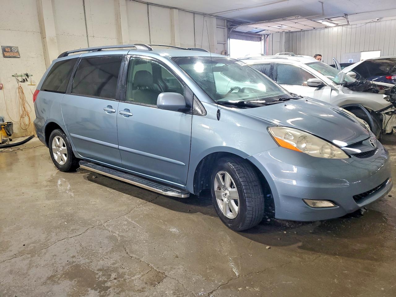 2008 TOYOTA SIENNA XLE photo 7