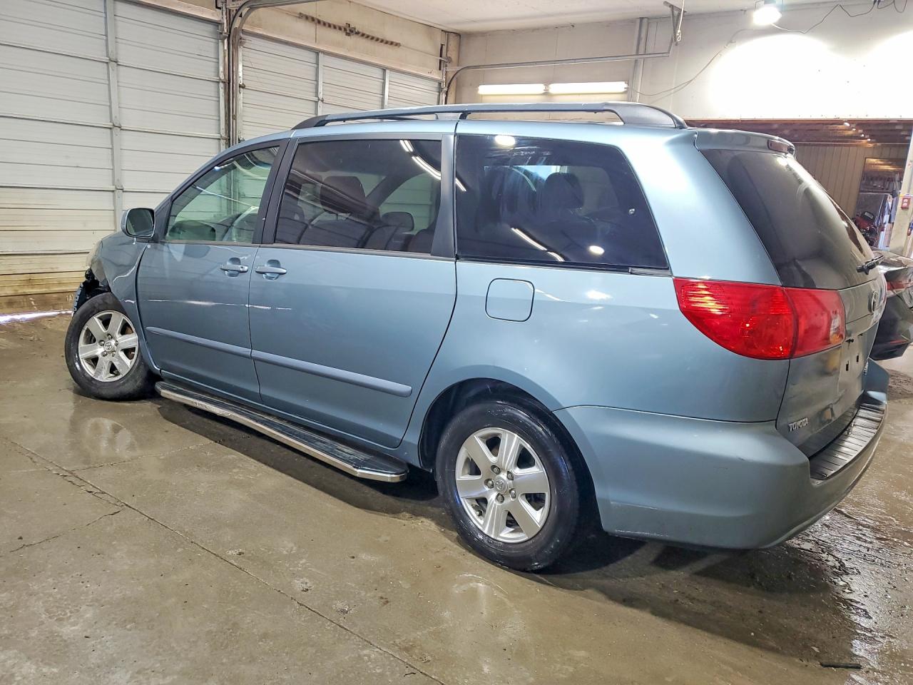 2008 TOYOTA SIENNA XLE photo 3