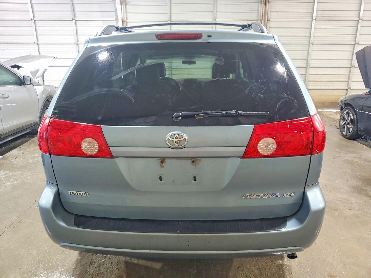2008 TOYOTA SIENNA XLE photo 11