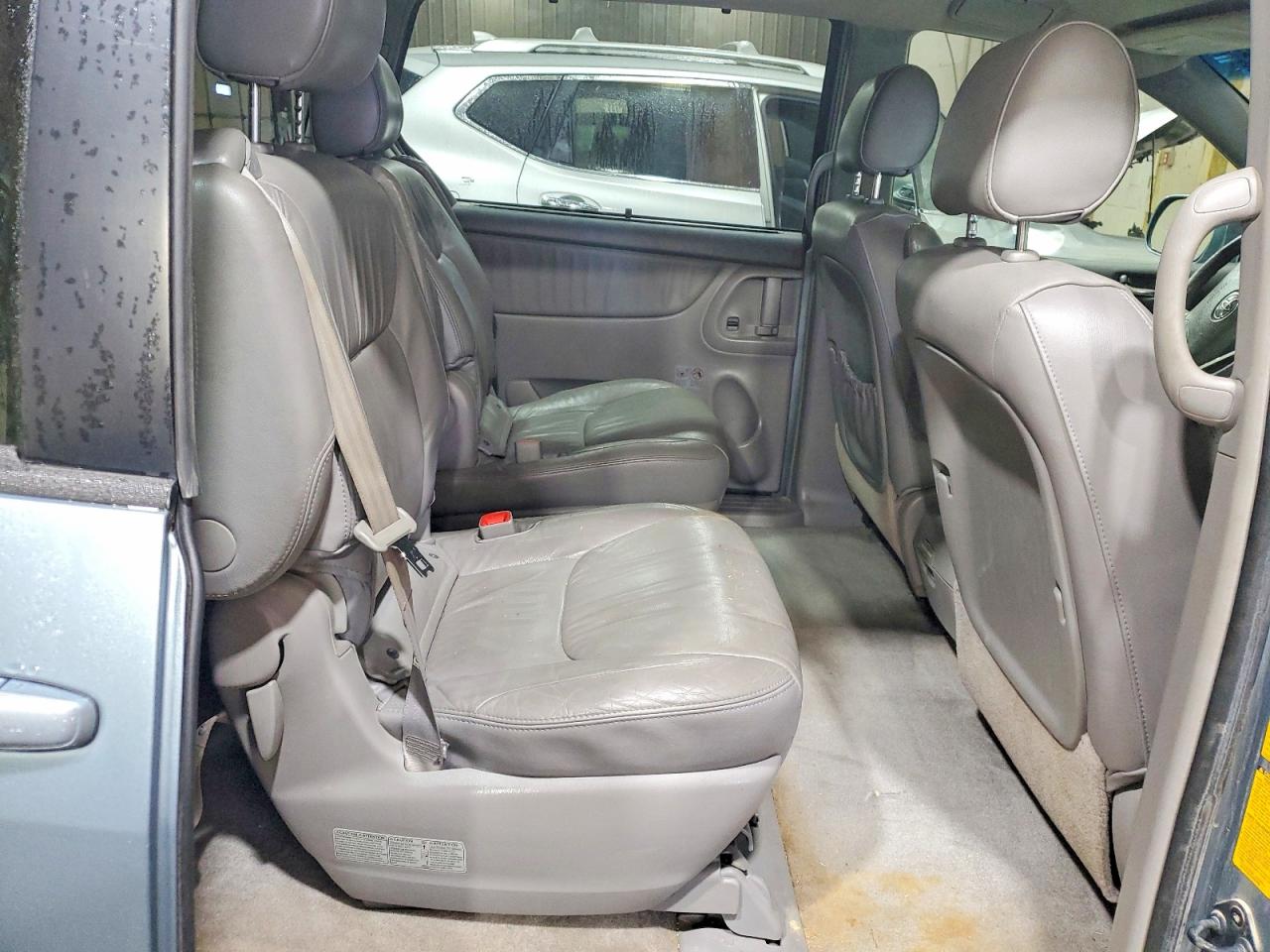 2008 TOYOTA SIENNA XLE photo 21
