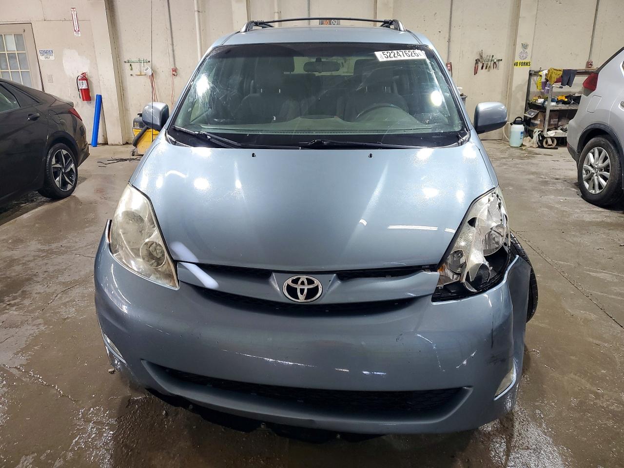 2008 TOYOTA SIENNA XLE photo 9