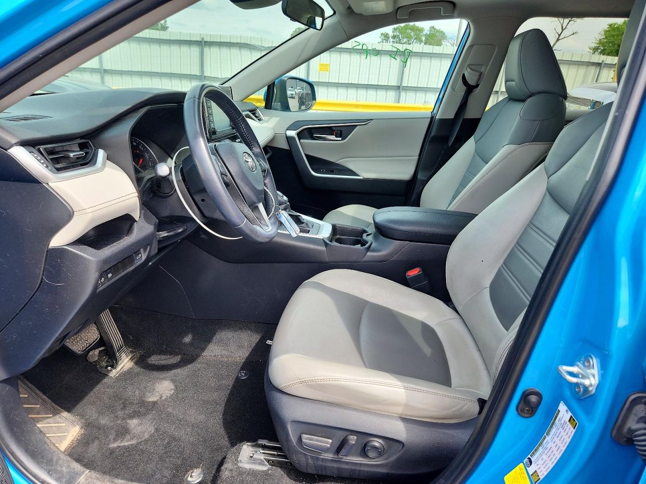 2019 TOYOTA RAV4 XLE PREMIUM photo 19