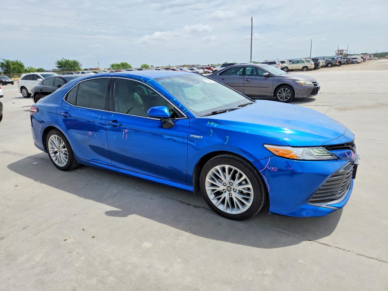 2020 TOYOTA CAMRY XLE photo 10