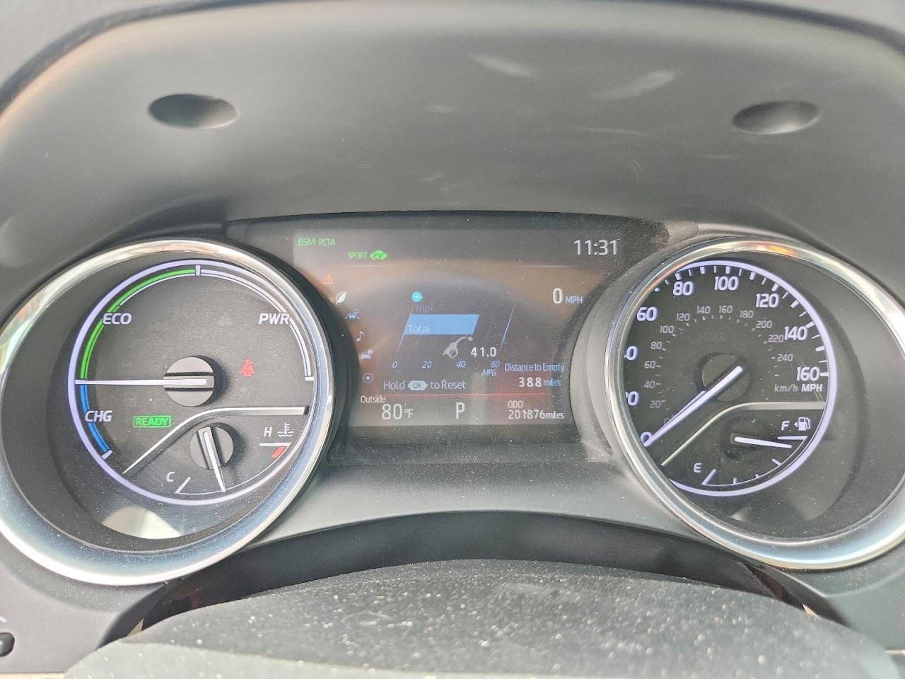 2020 TOYOTA CAMRY XLE photo 25