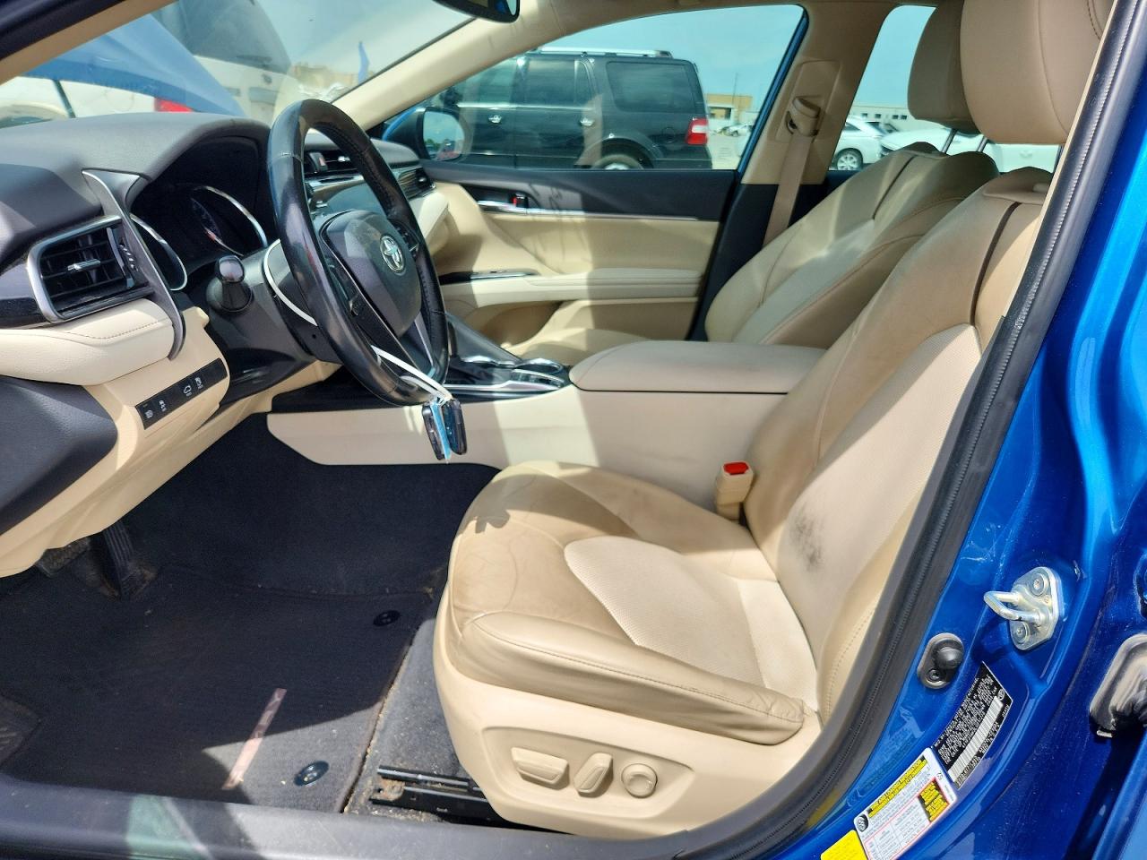 2020 TOYOTA CAMRY XLE photo 19