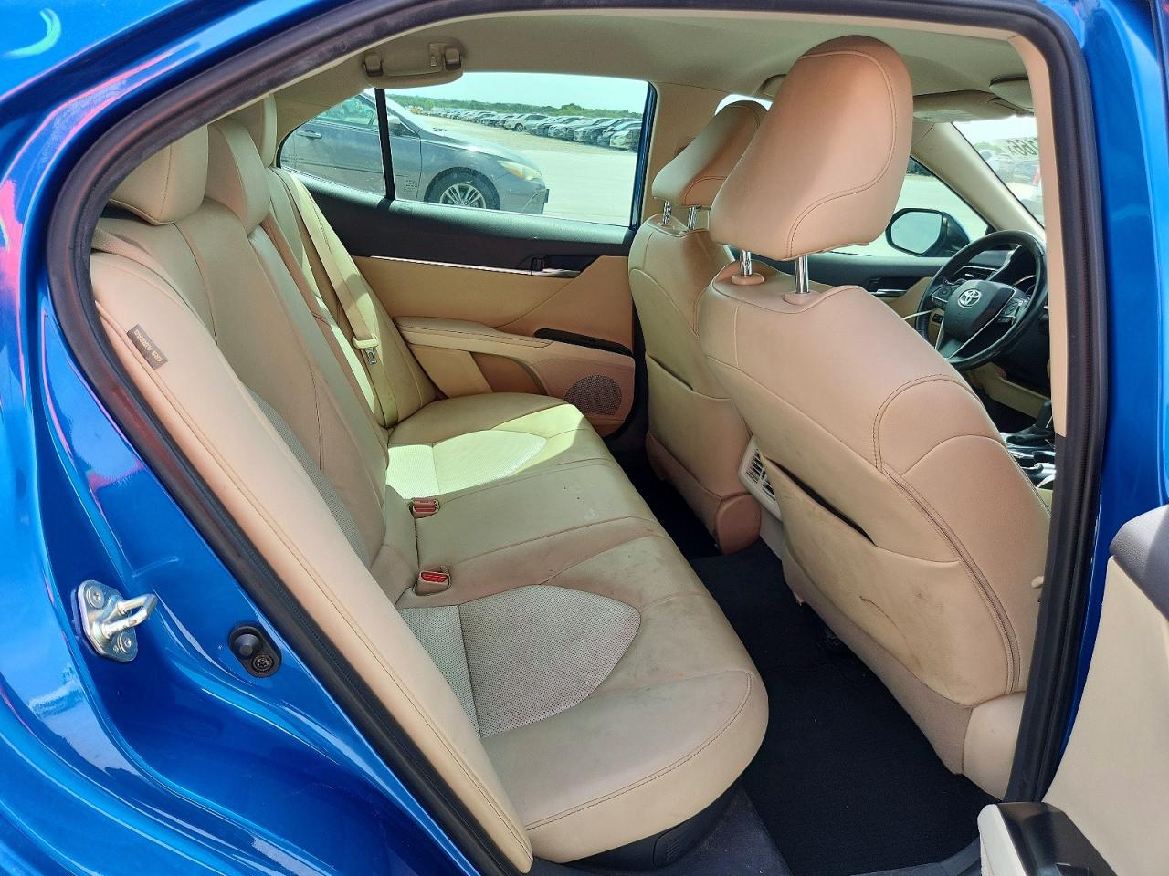 2020 TOYOTA CAMRY XLE photo 28