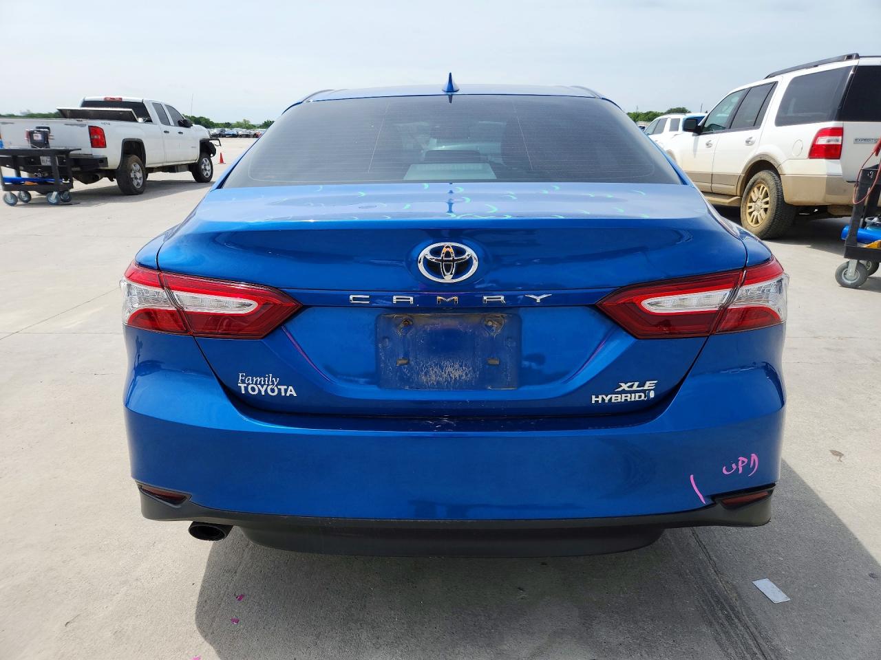2020 TOYOTA CAMRY XLE photo 16
