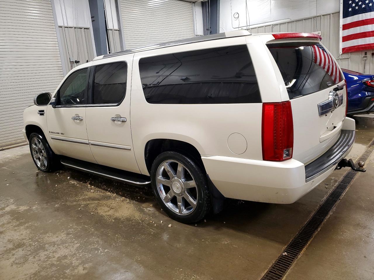 2008 CADILLAC ESCALADE ESV photo 2