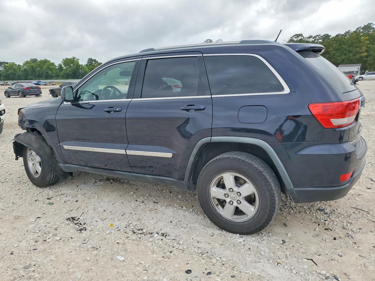 2011 JEEP GRAND CHEROKEE LAREDO photo 3
