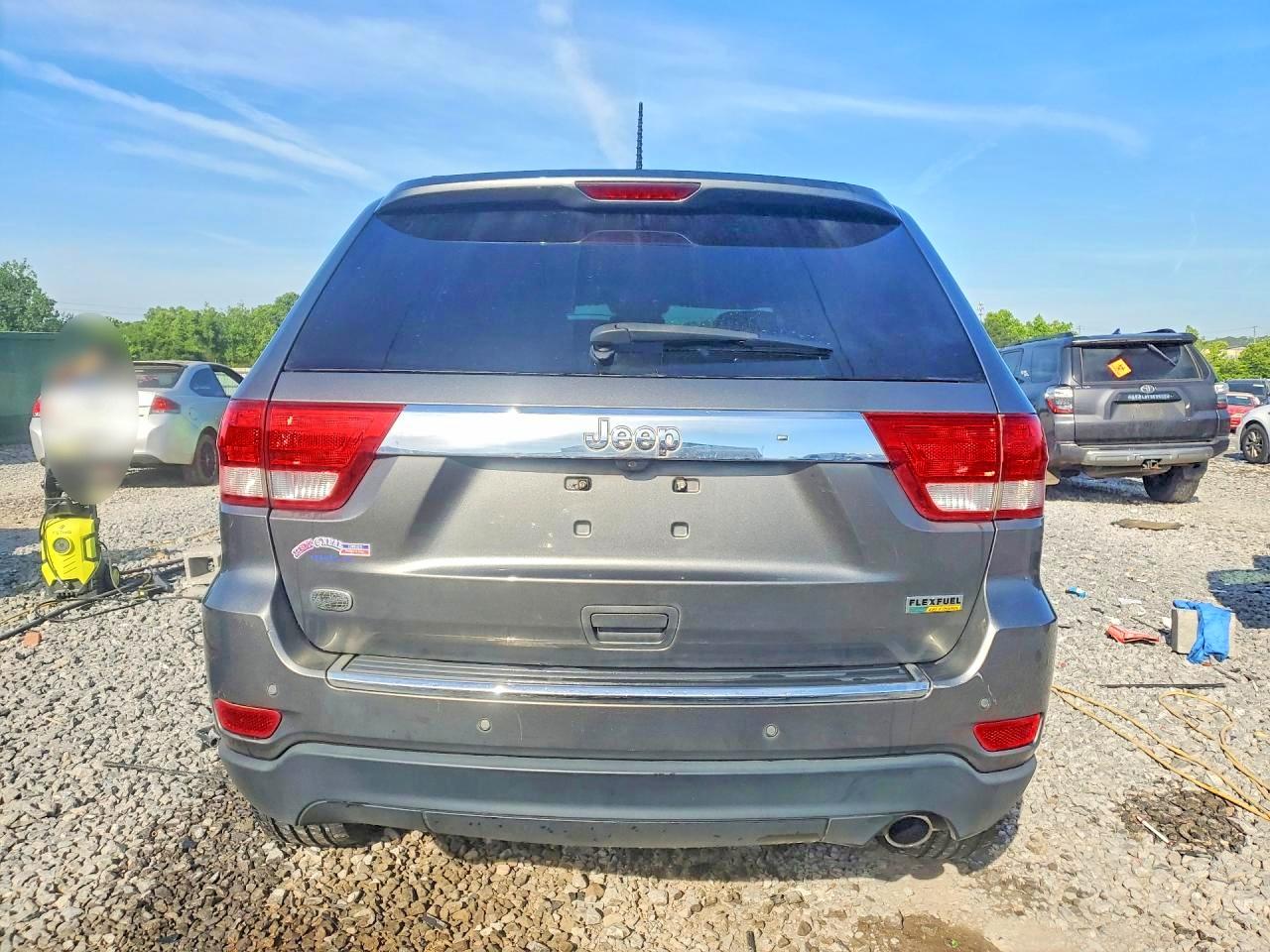 2012 JEEP GRAND CHEROKEE OVERLAND photo 6