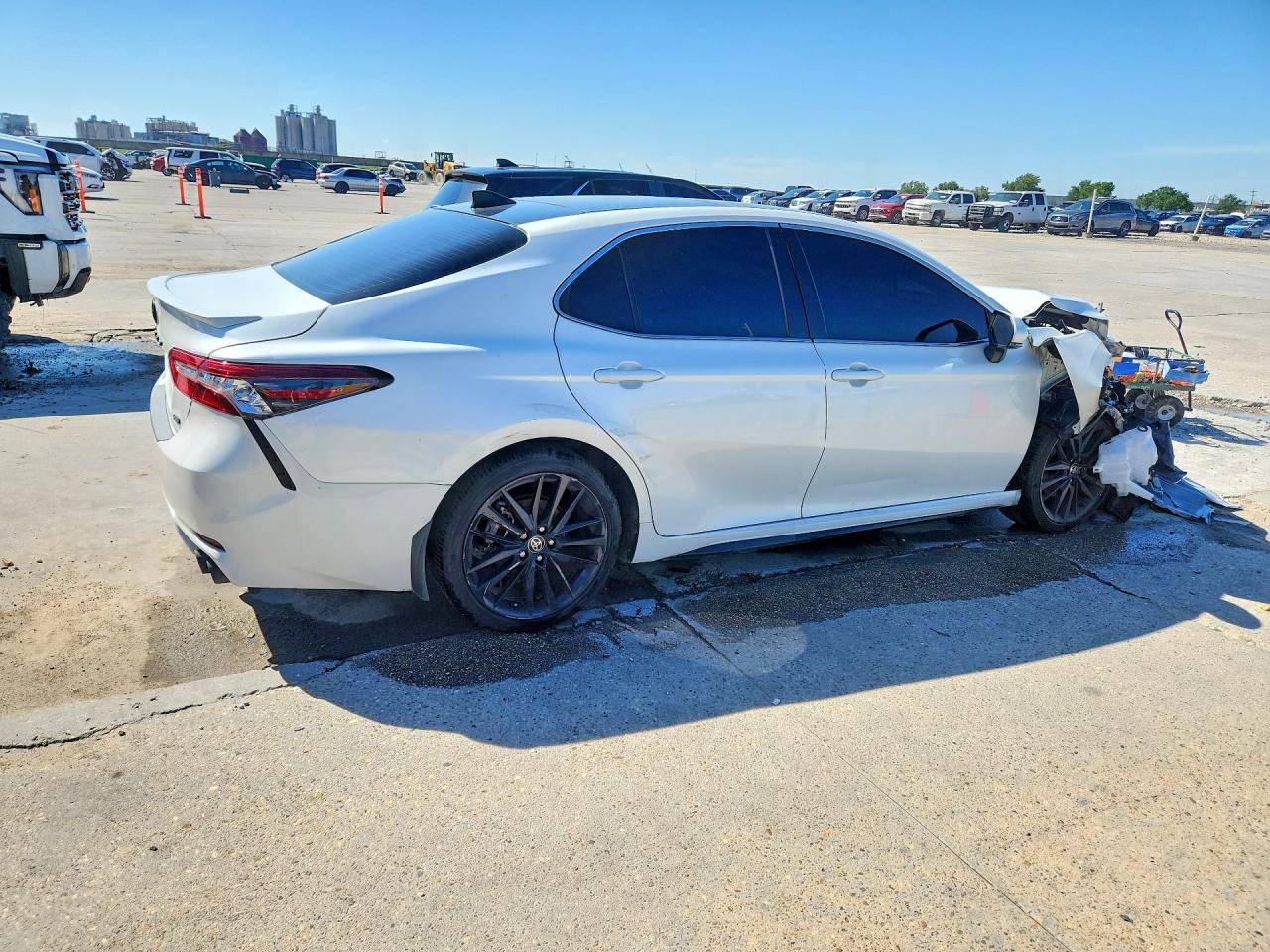 2023 TOYOTA CAMRY XSE photo 3