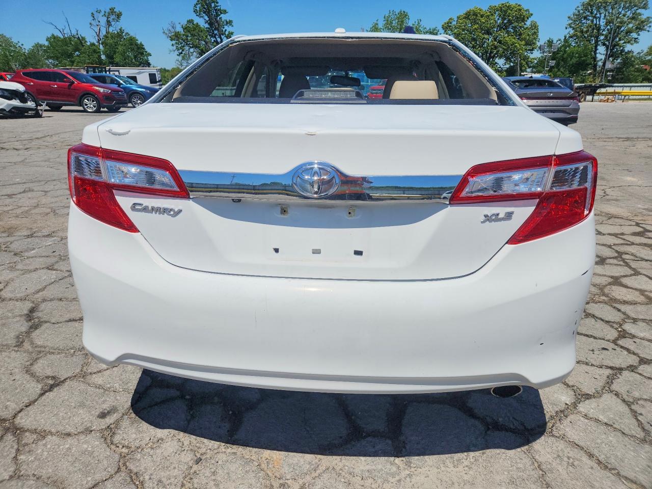 2012 TOYOTA CAMRY XLE photo 11