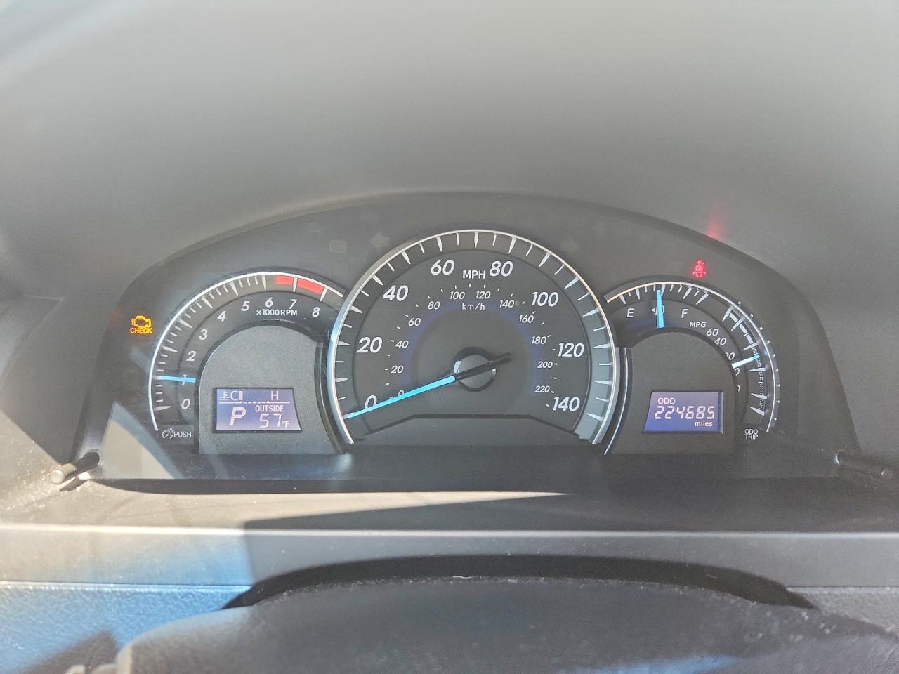 2012 TOYOTA CAMRY XLE photo 17