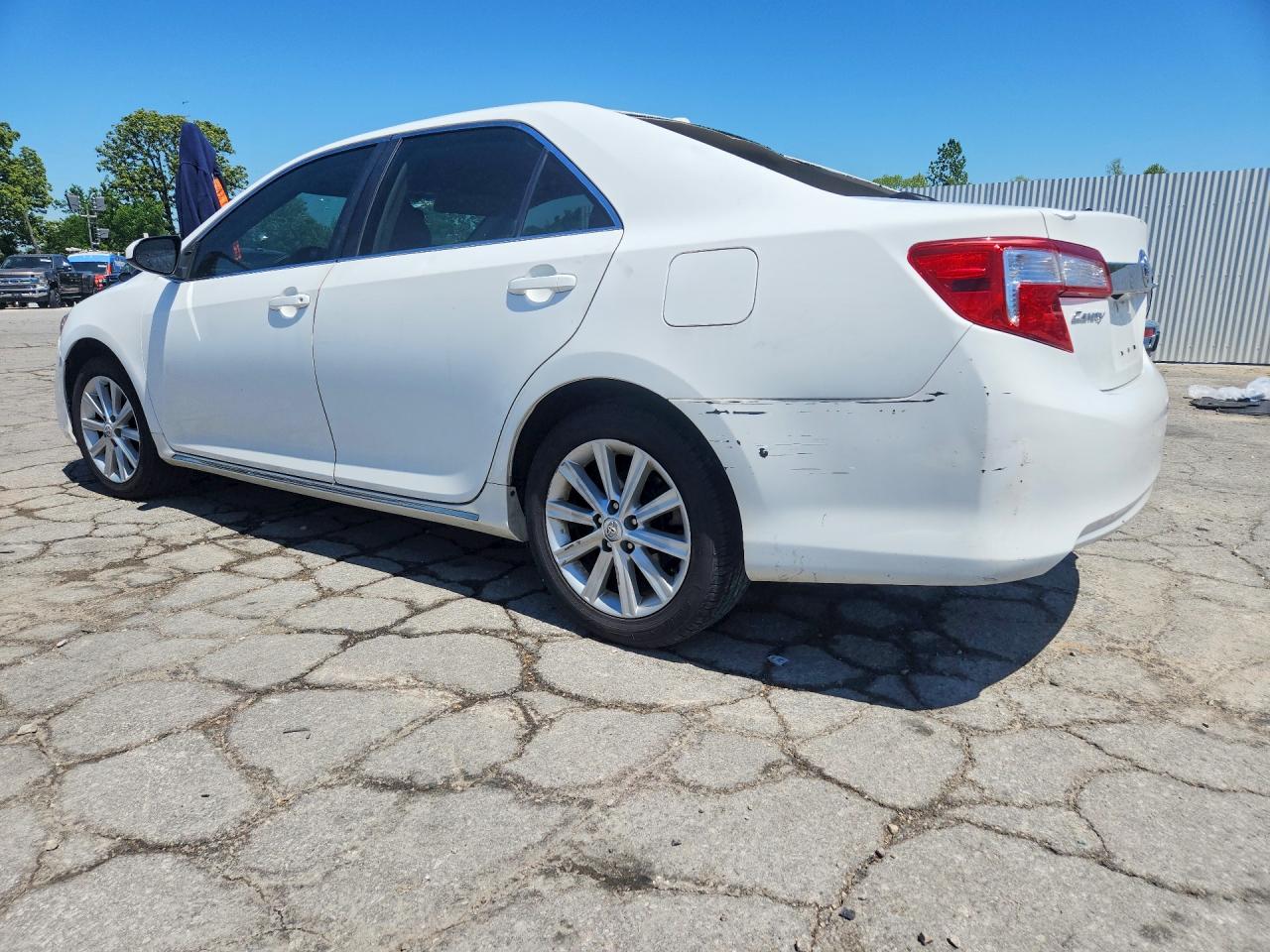 2012 TOYOTA CAMRY XLE photo 3