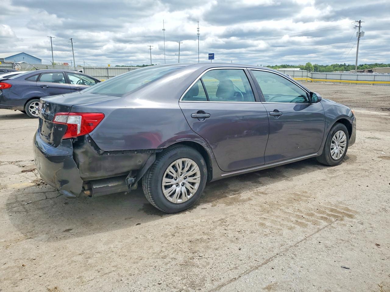 2014 TOYOTA CAMRY LE photo 5
