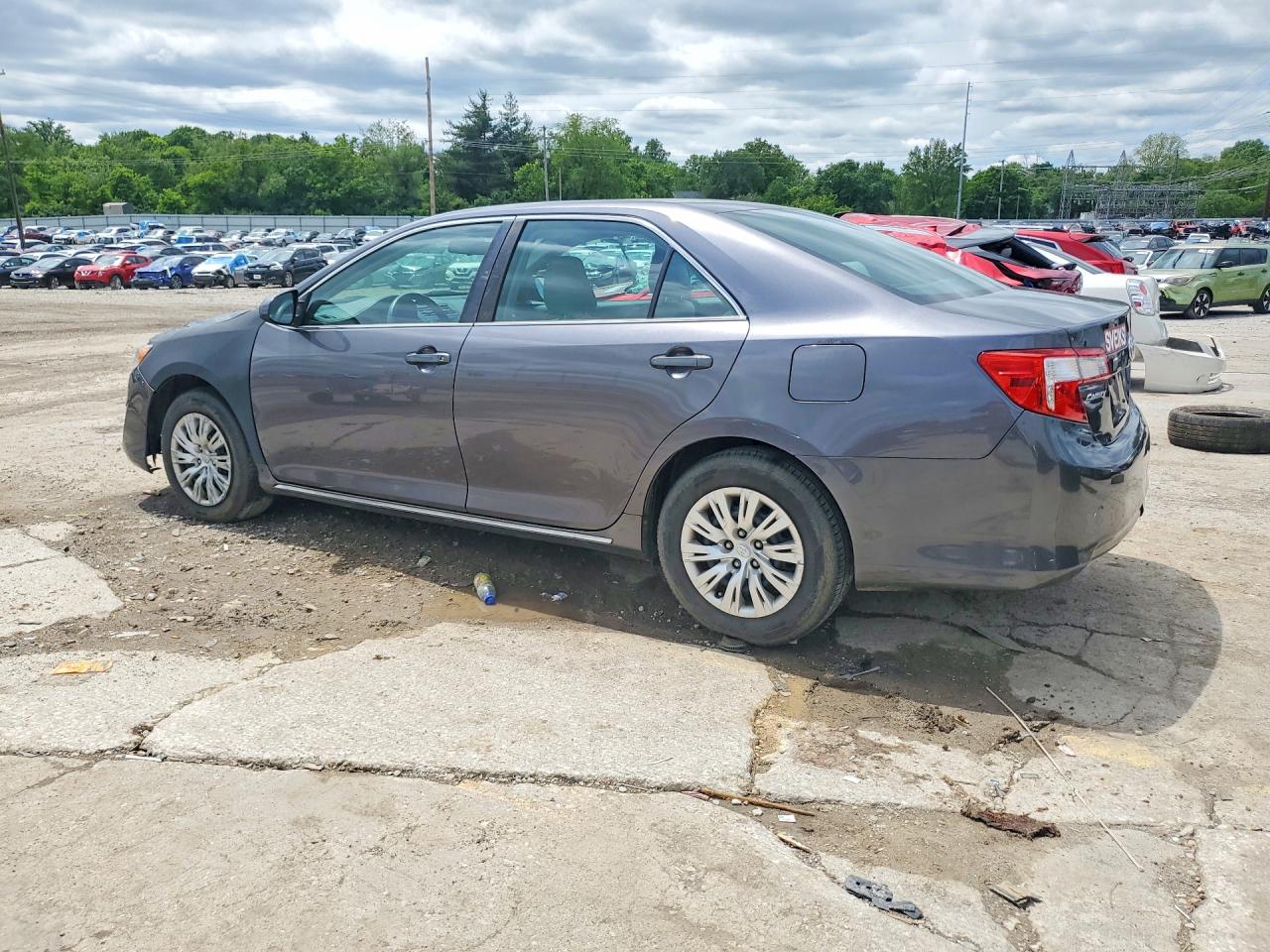 2014 TOYOTA CAMRY LE photo 3