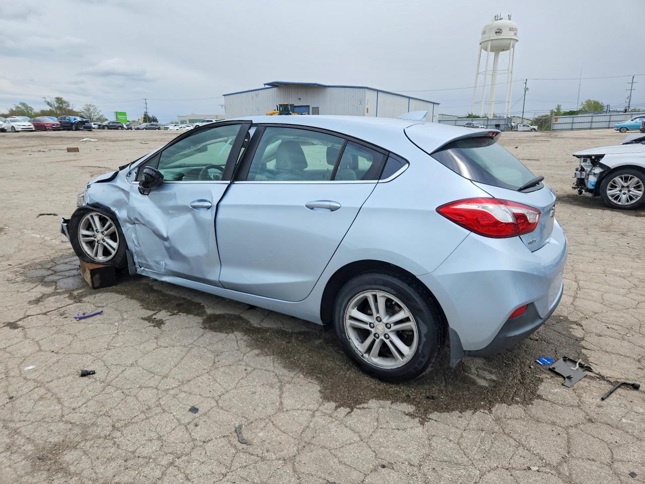 2017 CHEVROLET CRUZE LT photo 2