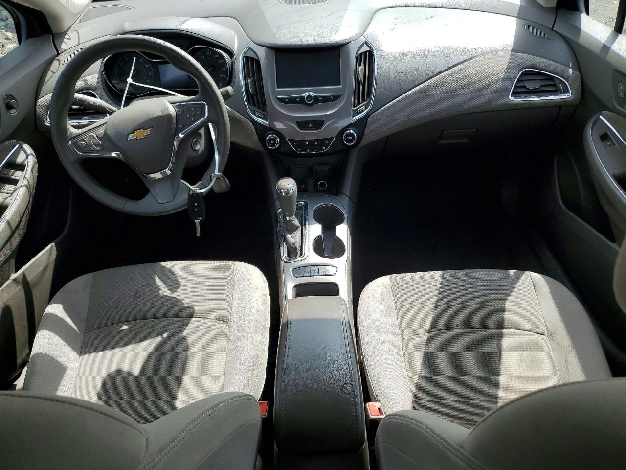 2017 CHEVROLET CRUZE LT photo 8